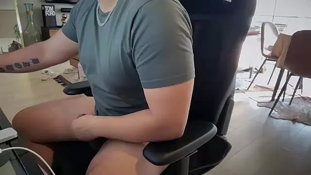 HungandThickLatin online show from 02.23.25