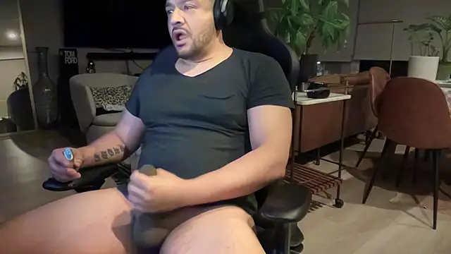 HungandThickLatin online show from 03.21.25