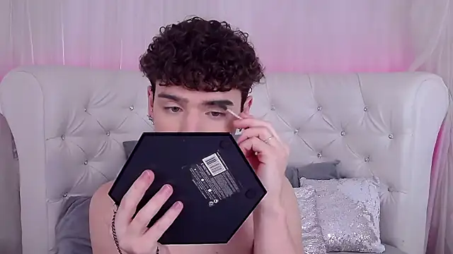 RobbyCharming online show from 11.15.25