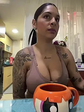 Snapshot of charlotte_stevenss_ chatting on 11.18.25 charlotte stevenss online show from 11.18.25