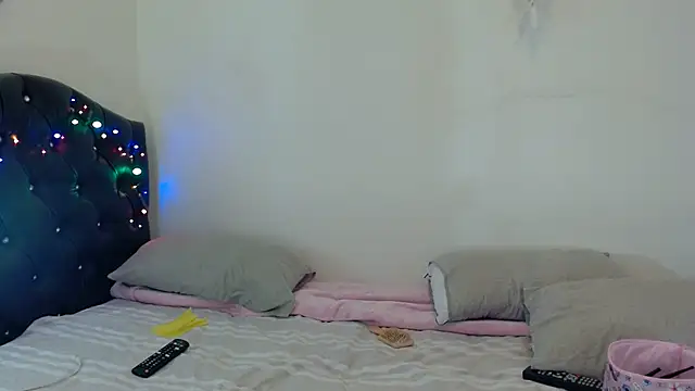 Snapshot of gooddes303salome chatting on 10.31.25 gooddes303salome online show from 10.31.25