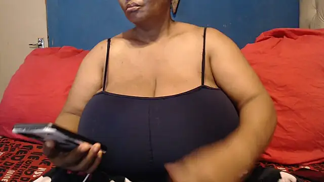 CUTEFIRMMELONSS online show from 10.28.25