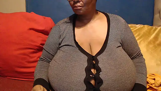 CUTEFIRMMELONSS online show from 12.17.25