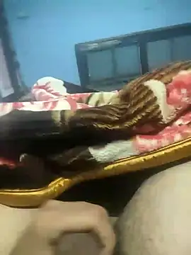 Snapshot of Deshilund9 chatting on 12.27.24 Deshilund9 online show from 12.27.24