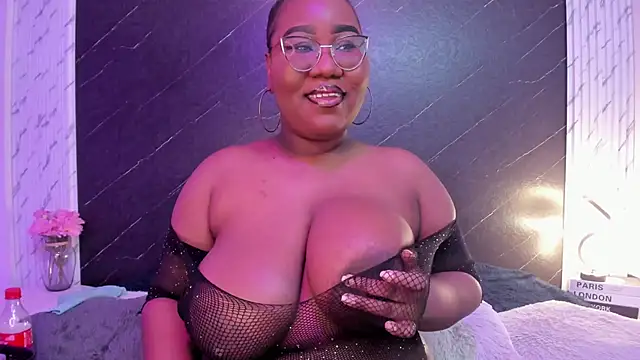 Snapshot of Darnellqueen chatting on 11.15.25 Darnellqueen online show from 11.15.25
