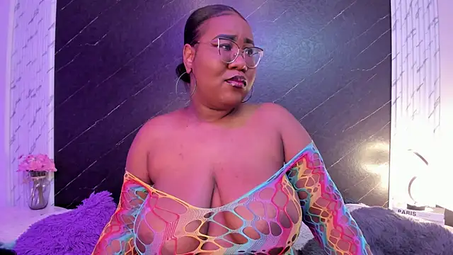 Snapshot of Darnellqueen chatting on 11.26.25 Darnellqueen online show from 11.26.25