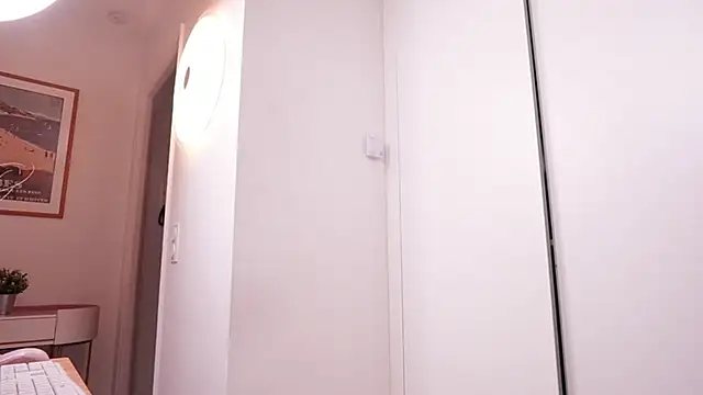 Bella Twine online show from 01.09.25