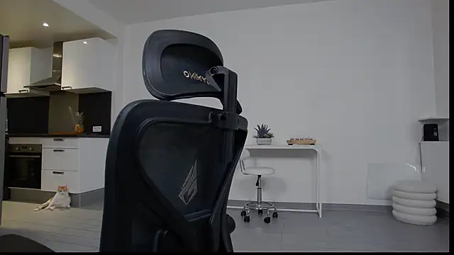 Bella Twine online show from 02.24.26