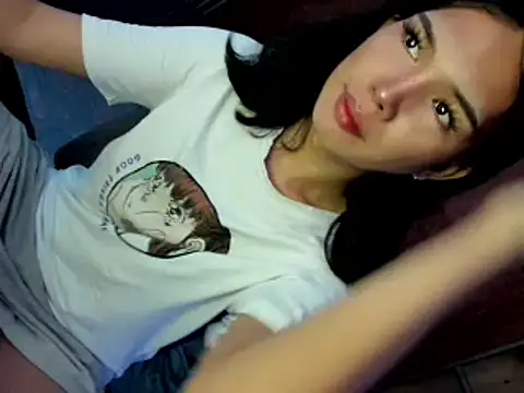 Snapshot of mav1s_ chatting on 10.28.25 mav1s online show from 10.28.25