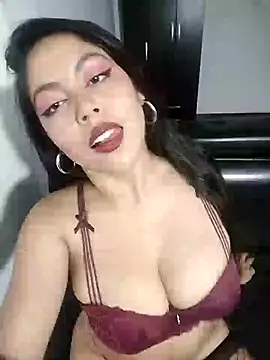 Snapshot of leah_passion chatting on 12.23.24 leah passion online show from 12.23.24