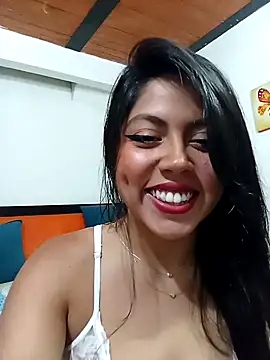 Snapshot of leah_passion chatting on 10.23.25 leah passion online show from 10.23.25