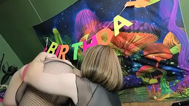 Snapshot of sluttypumpkin420 chatting on 09.09.25 sluttypumpkin420 online show from 09.09.25