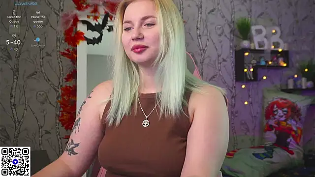 Snapshot of Moon_Valkyrie chatting on 11.02.25 Moon Valkyrie online show from 11.02.25