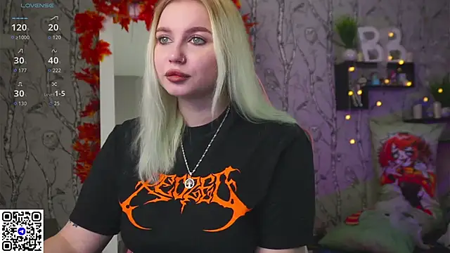 Snapshot of Moon_Valkyrie chatting on 11.11.25 Moon Valkyrie online show from 11.11.25