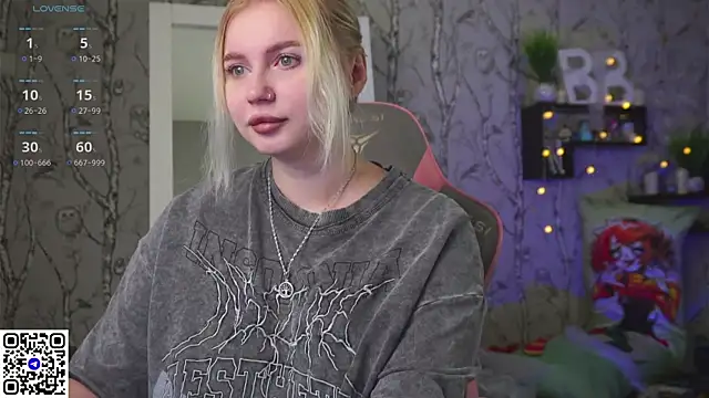 Snapshot of Moon_Valkyrie chatting on 11.19.25 Moon Valkyrie online show from 11.19.25