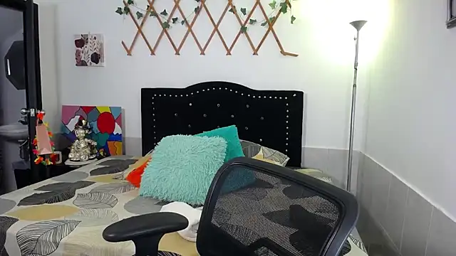 naughty girl 4u online show from 04.17.26