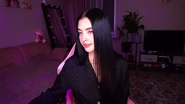 Snapshot of __Malika__ chatting on 12.19.25 Malika online show from 12.19.25