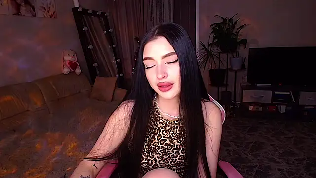 Snapshot of __Malika__ chatting on 12.22.25 Malika online show from 12.22.25