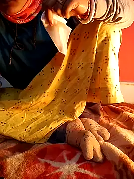 Snapshot of Bengali-boudi chatting on 12.25.24 Bengali-boudi online show from 12.25.24