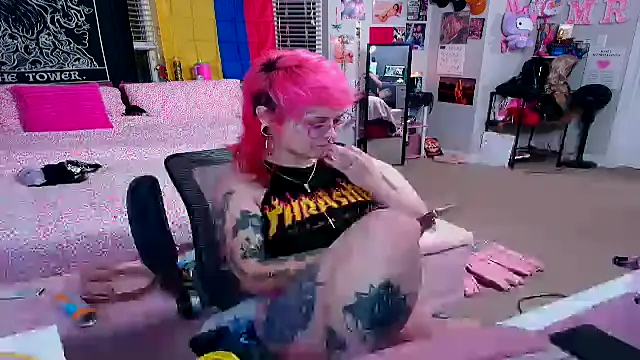 MissRomero online show from 11.23.25