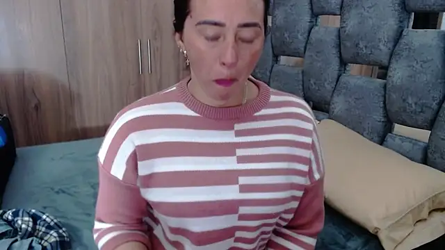 Snapshot of sara_hott_1 chatting on 02.19.25 sara hott 1 online show from 02.19.25