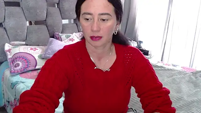 Snapshot of sara_hott_1 chatting on 11.15.25 sara hott 1 online show from 11.15.25