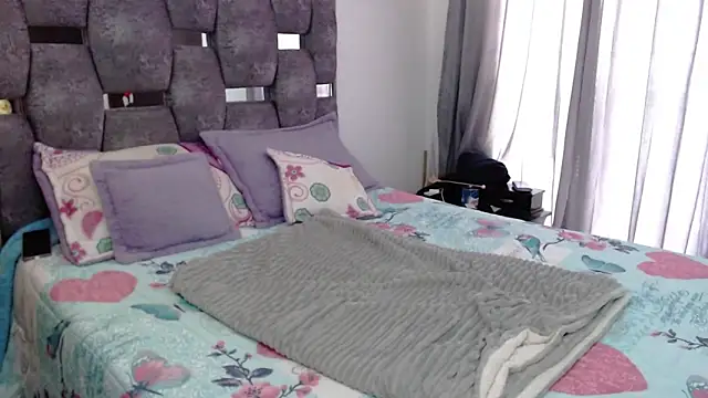 Snapshot of sara_hott_1 chatting on 11.24.25 sara hott 1 online show from 11.24.25