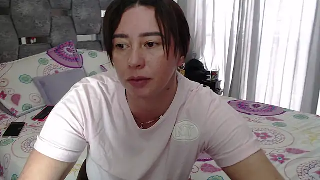 Snapshot of sara_hott_1 chatting on 02.13.26 sara hott 1 online show from 02.13.26