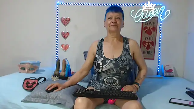 Snapshot of loquitaqueen011 chatting on 05.10.26 loquitaqueen011 online show from 05.10.26