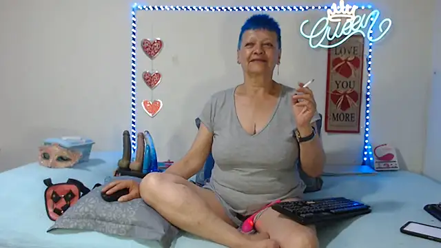 Snapshot of loquitaqueen011 chatting on 05.13.26 loquitaqueen011 online show from 05.13.26