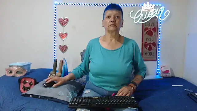 Snapshot of loquitaqueen011 chatting on 05.19.26 loquitaqueen011 online show from 05.19.26