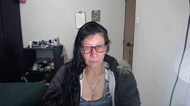 Snapshot of latin49 chatting on 02.14.26 latin49 online show from 02.14.26