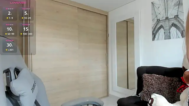 Snapshot of mi_suk11 chatting on 12.19.24 mi suk11 online show from 12.19.24