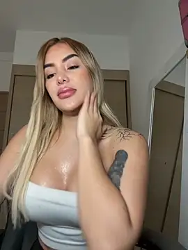 Snapshot of mi_suk11 chatting on 10.23.25 mi suk11 online show from 10.23.25