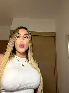 Snapshot of mi_suk11 chatting on 11.27.25 mi suk11 online show from 11.27.25