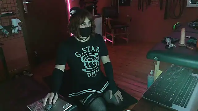 Snapshot of Ginny-the-bdsm-nympho chatting on 10.23.25 Ginny-the-bdsm-nympho online show from 10.23.25