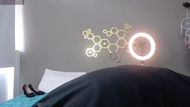 Snapshot of adriscute chatting on 01.08.25 adriscute online show from 01.08.25