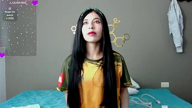 Snapshot of adriscute chatting on 01.19.25 adriscute online show from 01.19.25