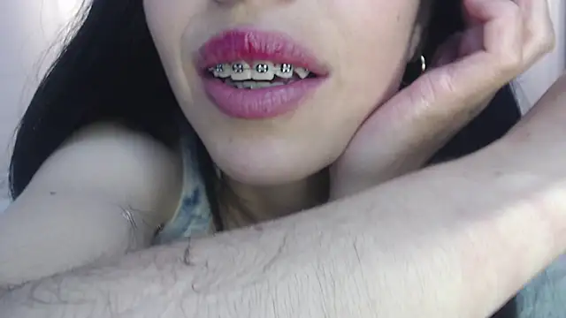 Snapshot of adriscute chatting on 02.08.25 adriscute online show from 02.08.25