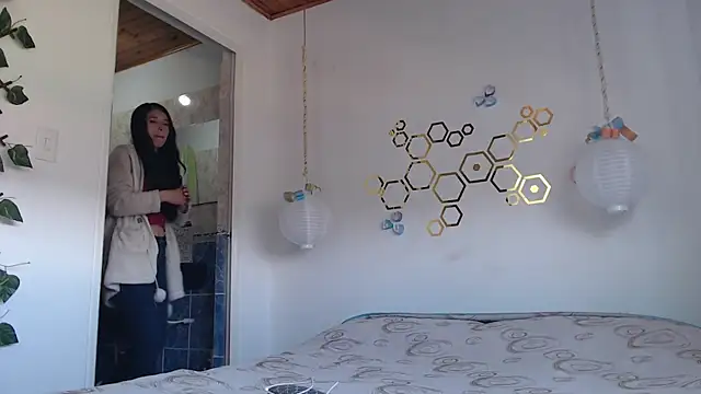 Snapshot of adriscute chatting on 02.28.25 adriscute online show from 02.28.25