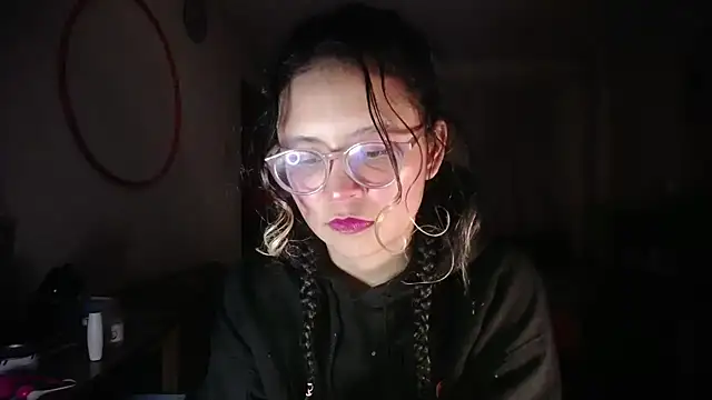 Snapshot of Hathorlove chatting on 04.19.26 Hathorlove online show from 04.19.26