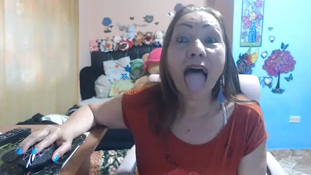 Snapshot of milfeddy_ chatting on 04.22.26 milfeddy online show from 04.22.26