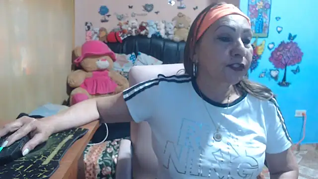 Snapshot of milfeddy_ chatting on 04.30.26 milfeddy online show from 04.30.26