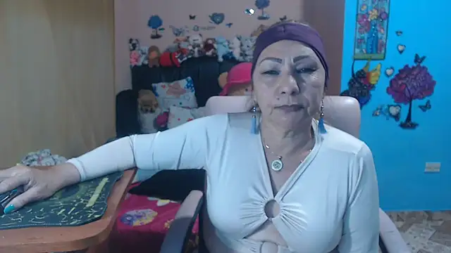 Snapshot of milfeddy_ chatting on 05.18.26 milfeddy online show from 05.18.26