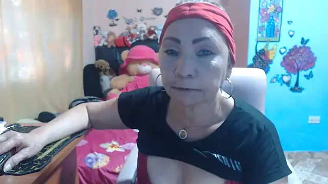 Snapshot of milfeddy_ chatting on 05.20.26 milfeddy online show from 05.20.26