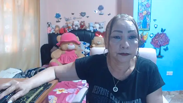Snapshot of milfeddy_ chatting on 05.27.26 milfeddy online show from 05.27.26