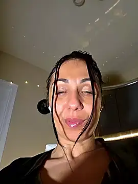 Snapshot of LeticiaWoods chatting on 04.27.26 LeticiaWoods online show from 04.27.26