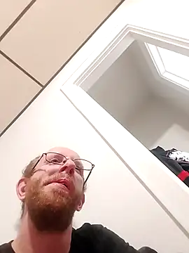 Snapshot of TaylorBlaze chatting on 11.05.25 TaylorBlaze online show from 11.05.25