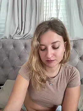 Snapshot of MileySummer chatting on 12.18.25 MileySummer online show from 12.18.25