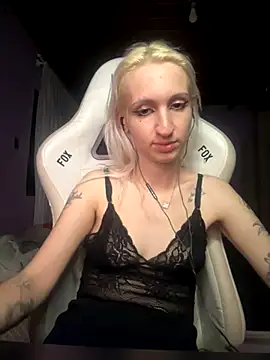 Snapshot of bunnydark00 chatting on 10.26.25 bunnydark00 online show from 10.26.25